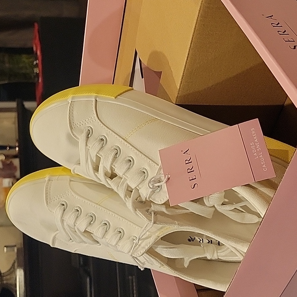 Ladies Casual Sneakers;Ladies sz.9.NWT in orig box Mellow yellow - Picture 2 of 7